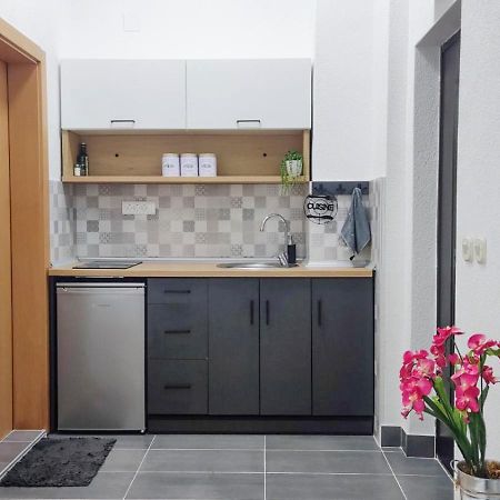 Care's studio apartment Ohrid Esterno foto