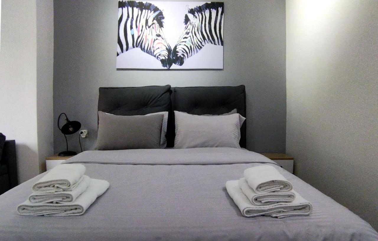 Care's studio apartment Ohrid Esterno foto