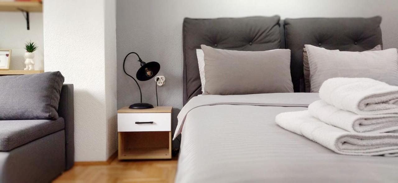 Care's studio apartment Ohrid Esterno foto