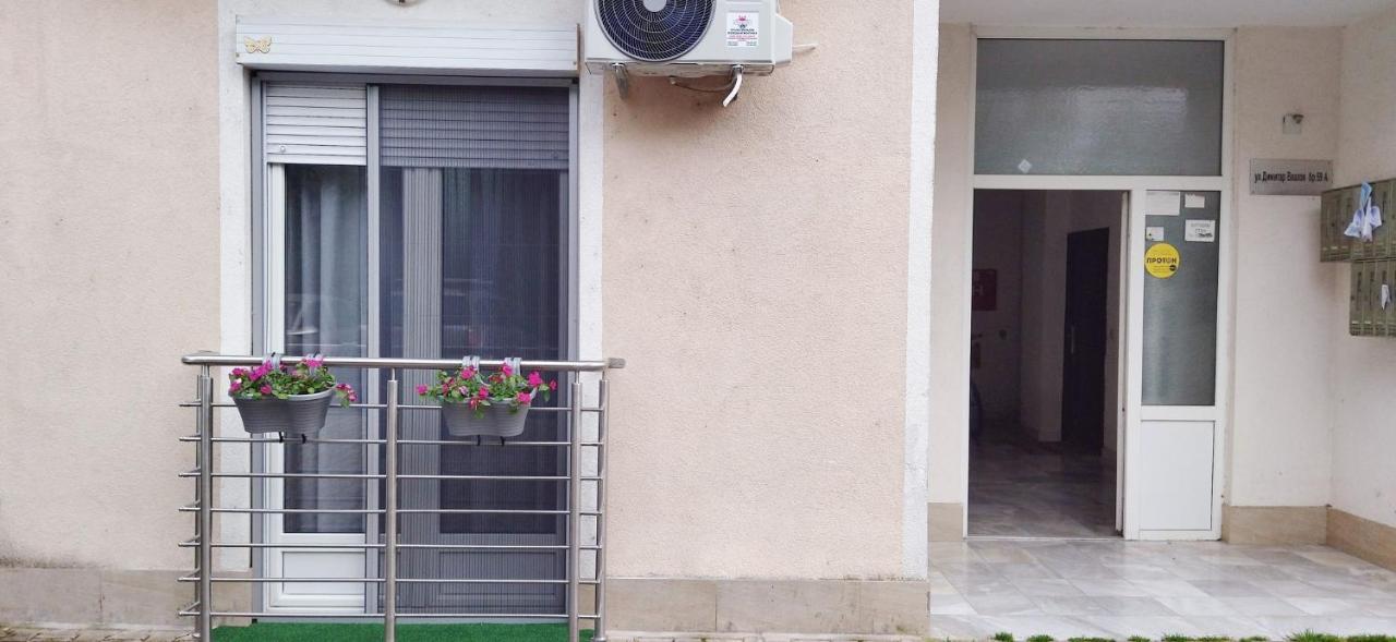 Care's studio apartment Ohrid Esterno foto