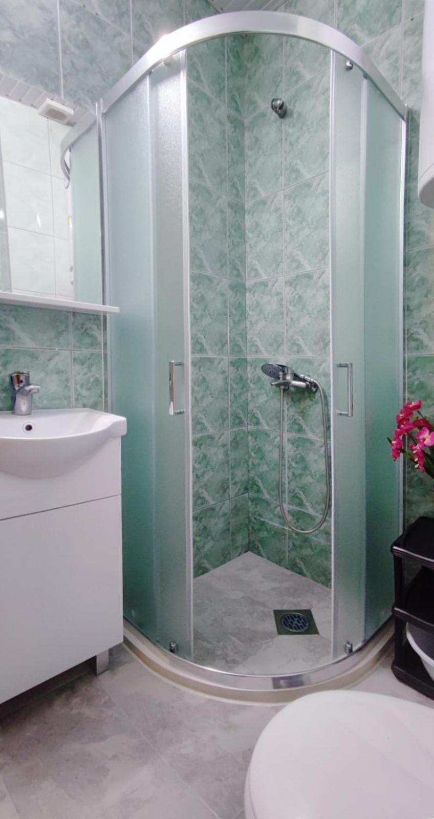 Care's studio apartment Ohrid Esterno foto